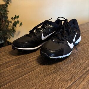 Nike woman’s Hyperdiamond softball cleats Sz 8.5